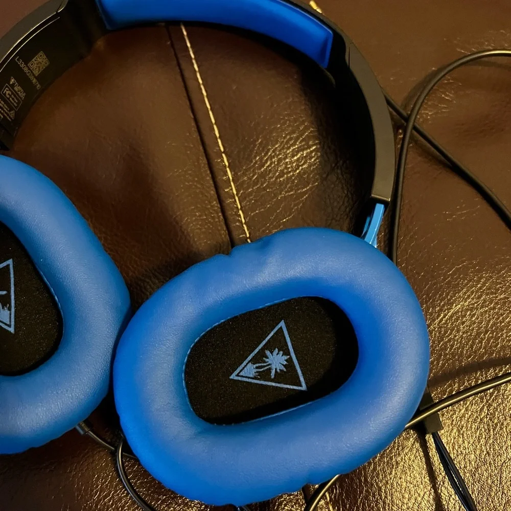 Gaming key board and headphones. Both hardly used.